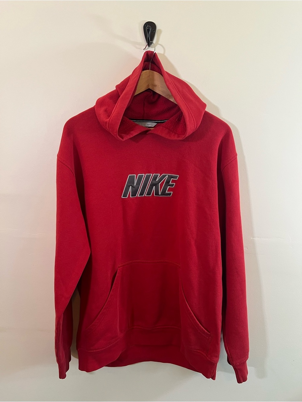 Nike Mens Red Pullover Hoodie Embroidered Logo Sleeve Patches Size Large